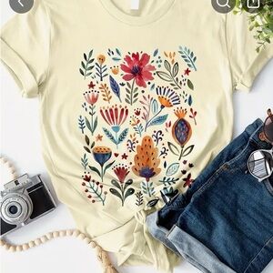 Adorable ivory floral T shirt